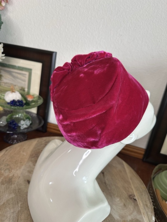 Vintage Carson Pirie Scott Hot Pink Velvet Ruffled Pillbox Hat Mid Century Chic main image 8